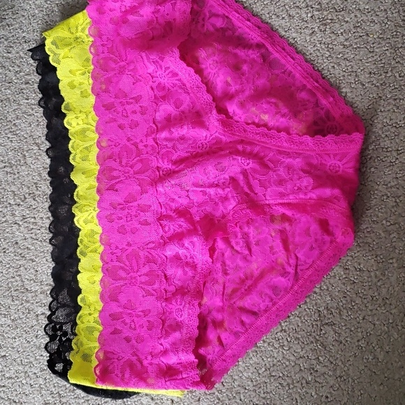 Victoria's secret hip hugger underwear lace nwt size large (lot of 3) - Picture 1 of 4